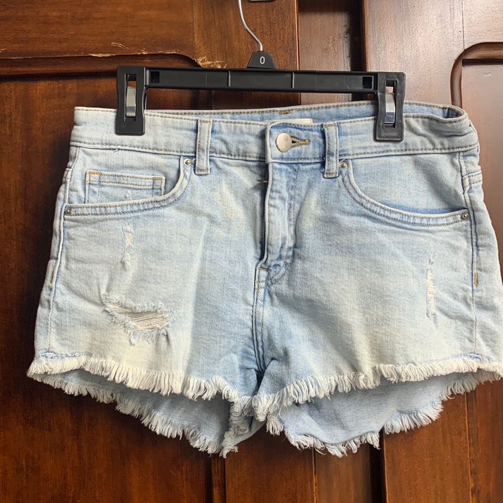 H&M denim blue jean distressed cut off short size 6